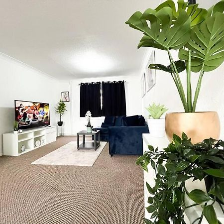 3 Bedroom House With Free Parking Чатам Экстерьер фото