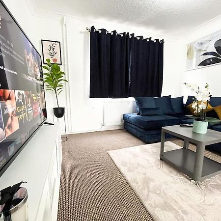 3 Bedroom House With Free Parking Чатам Экстерьер фото