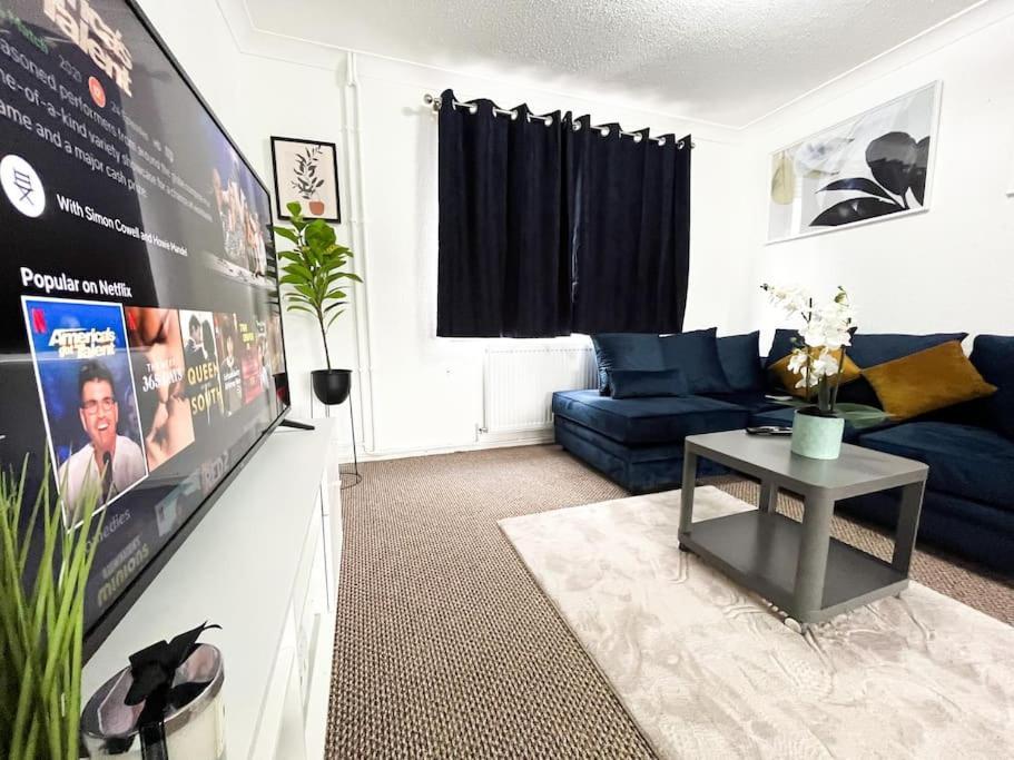3 Bedroom House With Free Parking Чатам Экстерьер фото